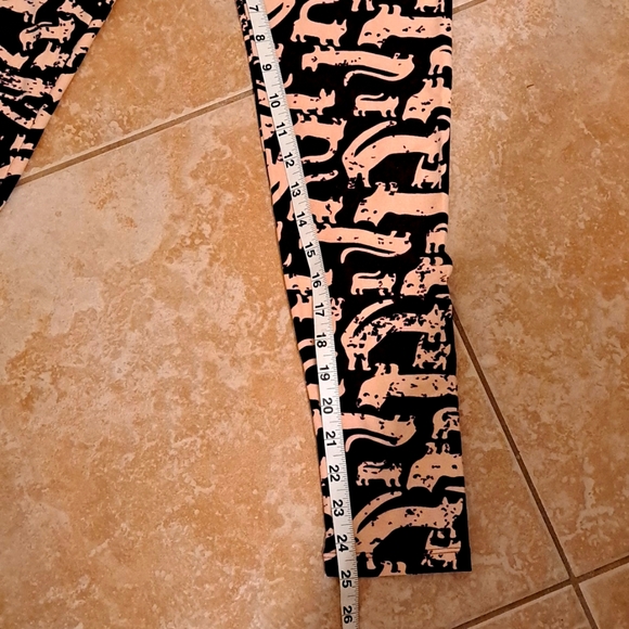 RARE LuLaRoe CAT Pattern Leggings - Picture 2 of 9
